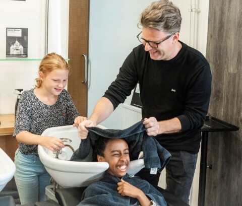 Kinderen Piezo TalentenAcademie ontdekken hun talent voor het kappersvak fotograaf Jeroen Stahlecker 768x655